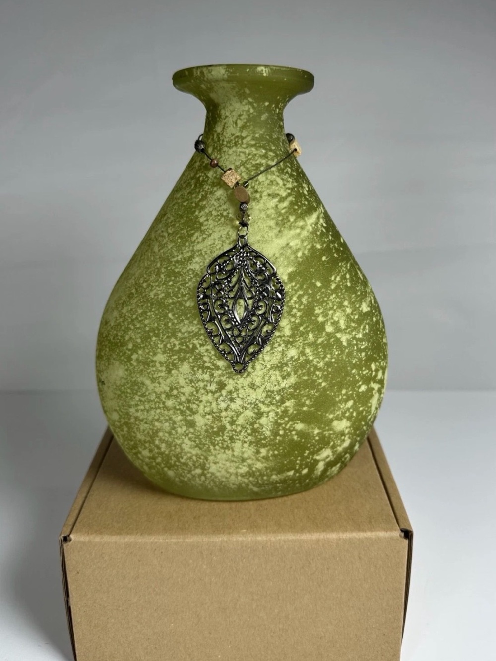 Elegant Green Ceramic Vase with Filigree Pendant Necklace